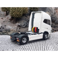 Tekno Basis Volvo FH5 Globetrotter XL 4x2