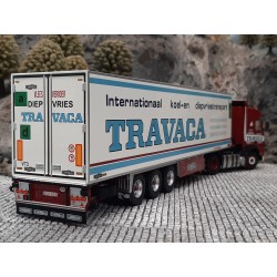 Tekno Volvo FH12 Globetrotter Travaca met 3-assige koeloplegger
