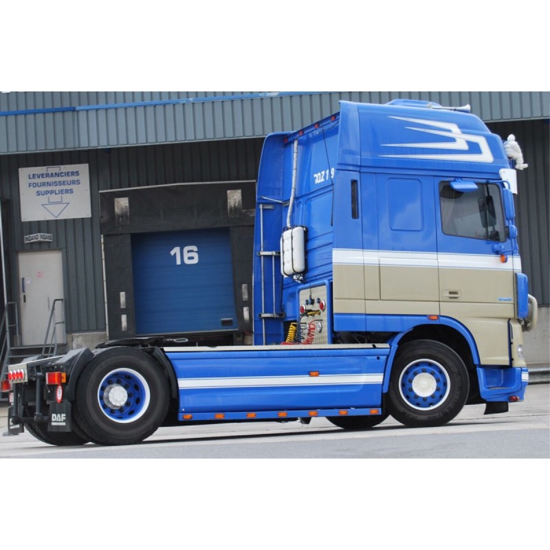 WSI DAF XF95 SUPER SPACE CAB 4X2 Speedline