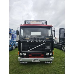 Tekno Volvo F12 verhoogd dak 6x2 Gilbert Richardson