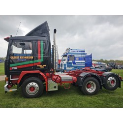 Tekno Volvo F12 verhoogd dak 6x2 Gilbert Richardson