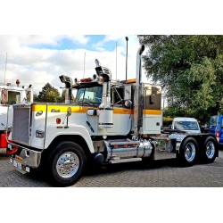 Tekno Mack RW Superliner 6x4 Van den Herik