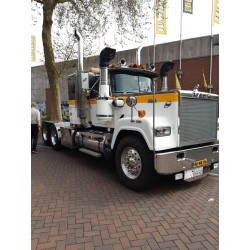 Tekno Mack RW Superliner 6x4 Van den Herik