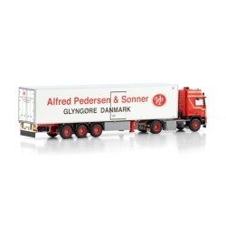 WSI VOLVO F12 GLOBETROTTER 4X2 ALFRED PEDERSEN