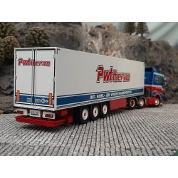 Tekno Volvo FH4 low roof PWT Cargo