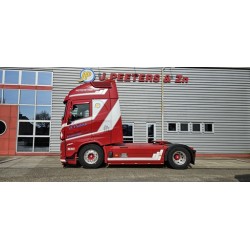Tekno Volvo FH05 Globetrotter XL Peeters