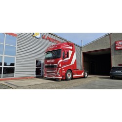 Tekno Volvo FH05 Globetrotter XL Peeters