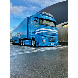 Tekno Volvo FH Aero Globetrotter XXL Tenden Transport