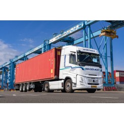 WSI VOLVO FH AERO GLOBETROTTER Van der Most