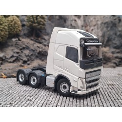 Tekno TB Volvo FH05 Globetrotter XL 6x2