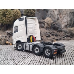 Tekno TB Volvo FH05 Globetrotter XL 6x2