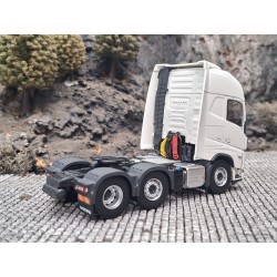 Tekno TB Volvo FH05 Globetrotter XL 6x2
