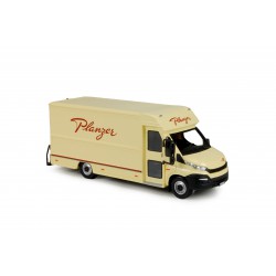 Tekno Iveco Daily pakkettransporter Planzer ( schaal 1/50 )